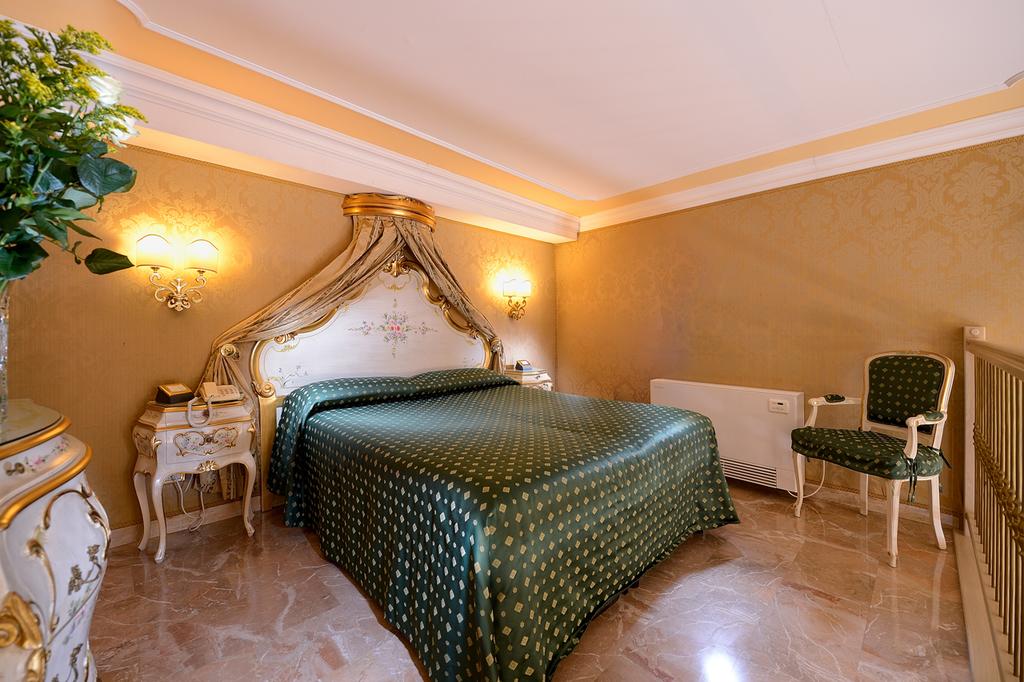 Відпочинок в готелі Canaletto