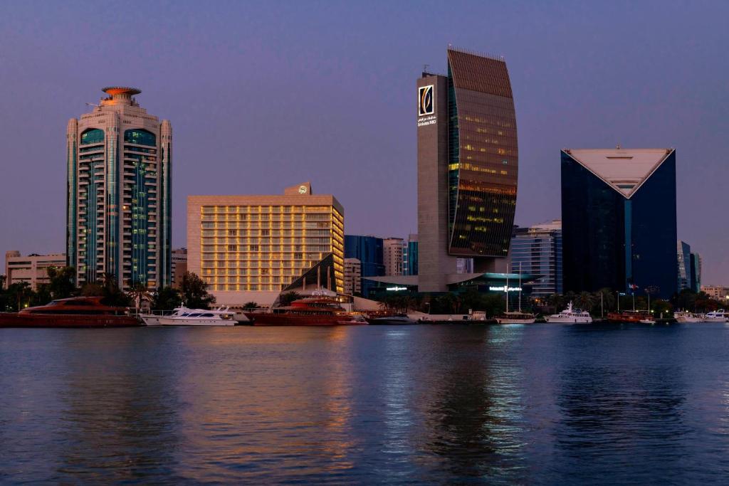 Sheraton Dubai Creek Hotel & Towers, фотографии территории