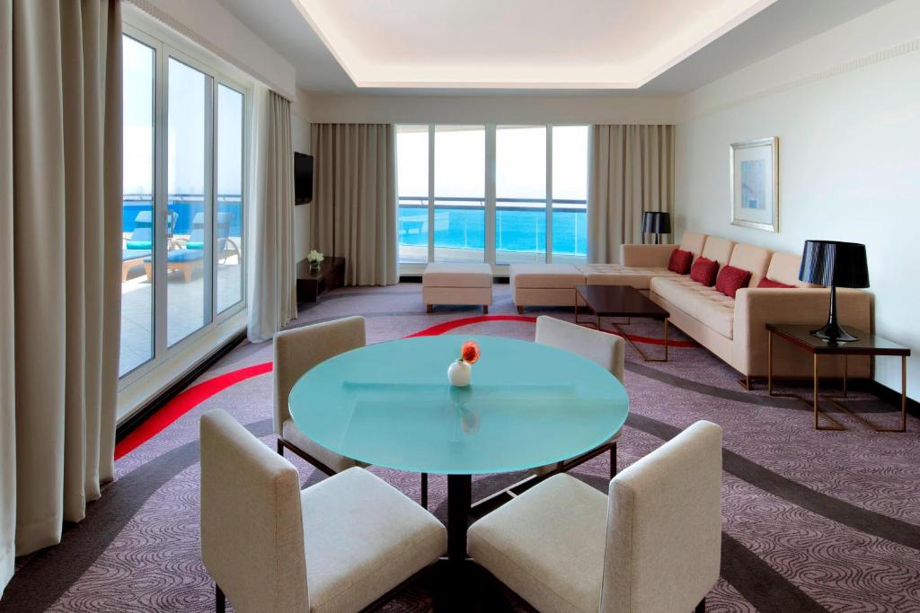 Відгуки гостей готелю Le Meridien Al Aqah Beach Resort