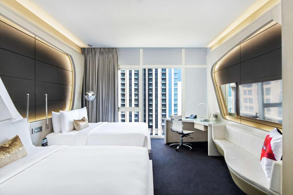 V Hotel Dubai, Curio Collection by Hilton, Дубай (город), фотографии туров