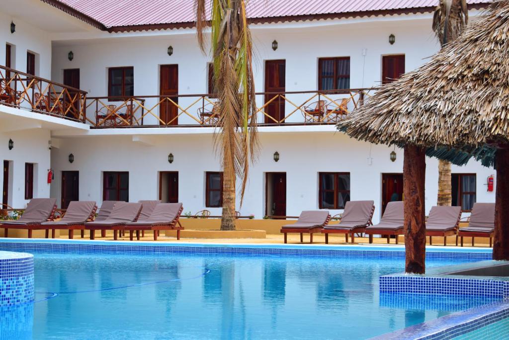 Відпочинок в готелі Amaan Annex Нунгві