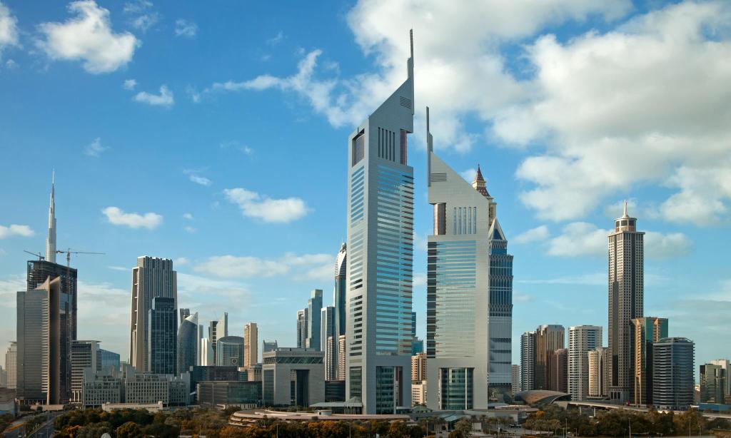 Дубай (город) Jumeirah Emirates Towers цены
