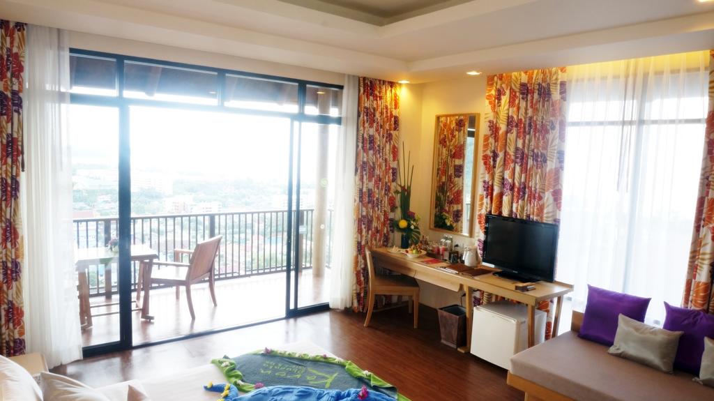 Відпочинок в готелі Karon Phunaka Resort & Spa пляж Карон