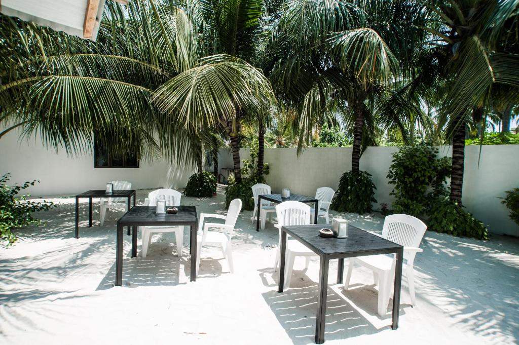 Отдых в отеле Holiday Cottage Guest House Северный Ари Атолл Мальдивы