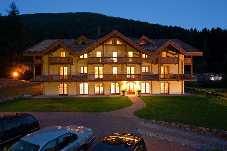 Туры в отель Holidays Dolomiti Apartment Resort (Pinzolo/Carisolo) Доломити-ди-Брента