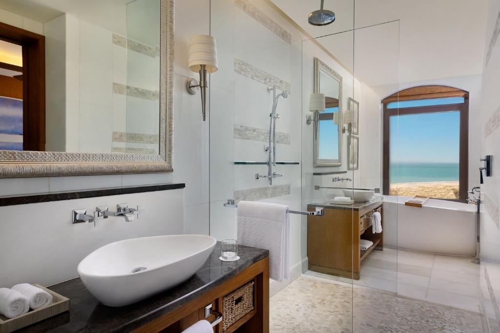 St. Regis Saadiyat Island Resort Abu Dhabi, Абу Дабі