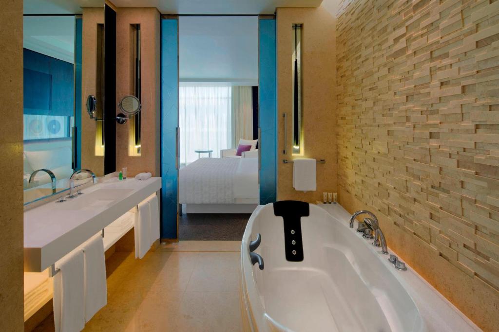 Відпочинок в готелі Le Méridien Dubai Hotel & Conference Centre Дубай (місто)