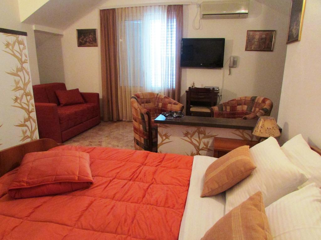 Max Hotel, Czarnogóra, Baosici
