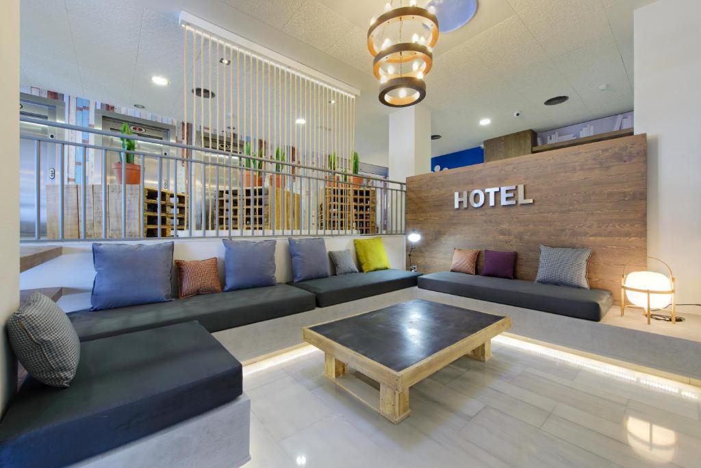 Отель, Madrid Airport Suites, Affiliated by Meliá (ex. Tryp Madrid Airport Suites)