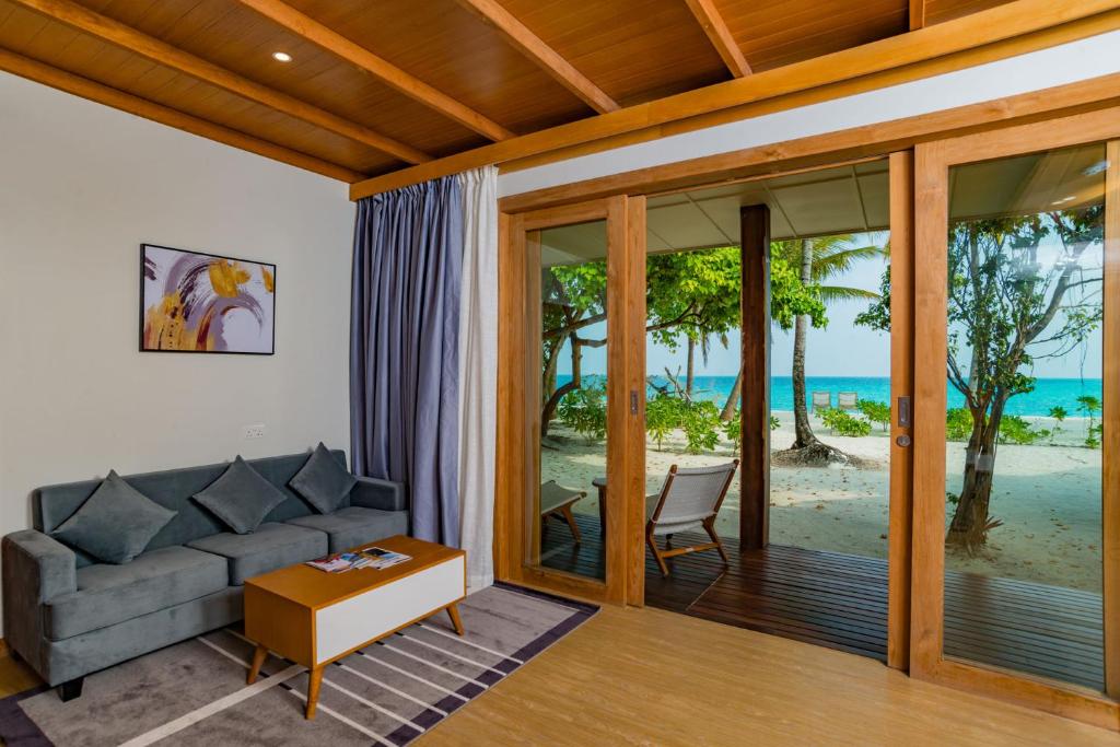 Отдых в отеле Fiyavalhu Maldives Южный Ари Атолл