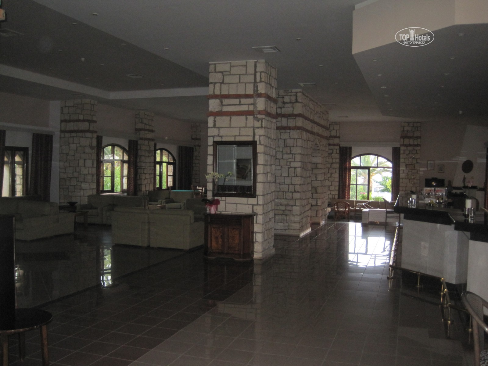 Отель, Chrissi Amoudia