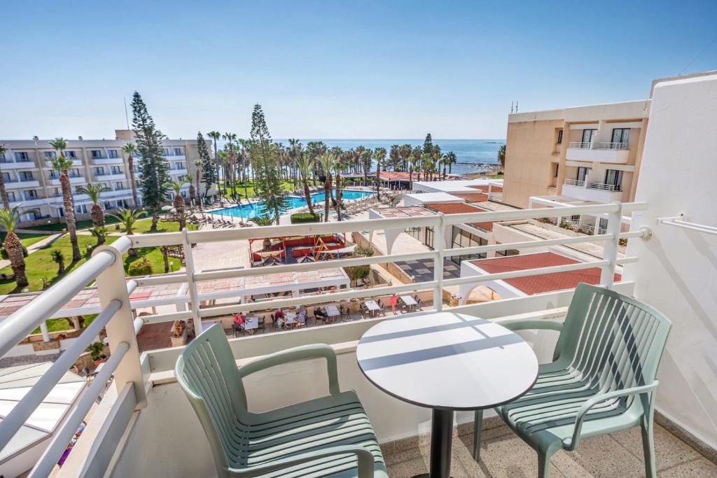Горящие туры в отель Louis Phaethon Beach Hotel Пафос