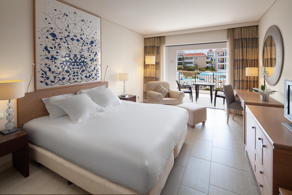 Reviews of tourists Hilton Vilamoura As Cascatas Golf Resort & Spa
