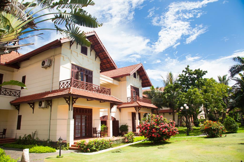 Tuan Chau Holiday Villa ціна
