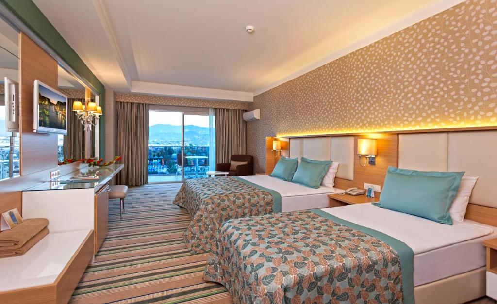 Reviews of tourists Royal Garden Beach Hotel (ex. Royal Garden Select & Suite Hotel)