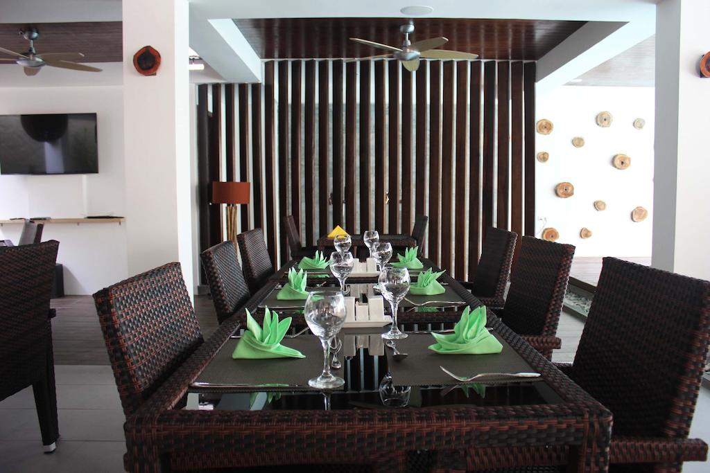 Фото готелю Aquzz Inn Maafushi (ex.Beachwood Hotel & Spa)