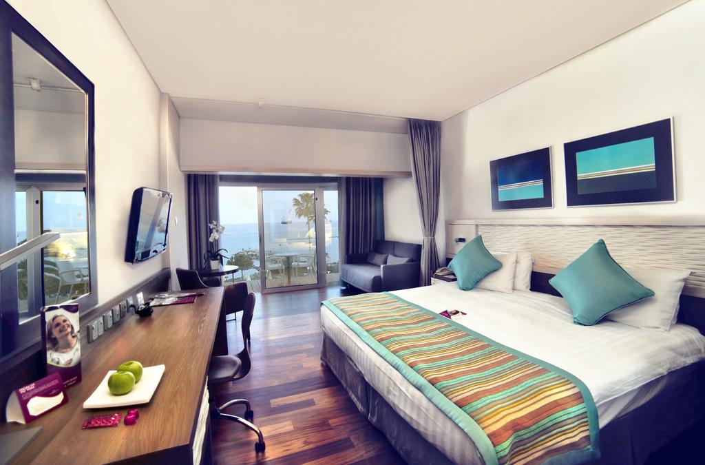 Відпочинок в готелі Crowne Plaza Hotel Лімассол Кіпр