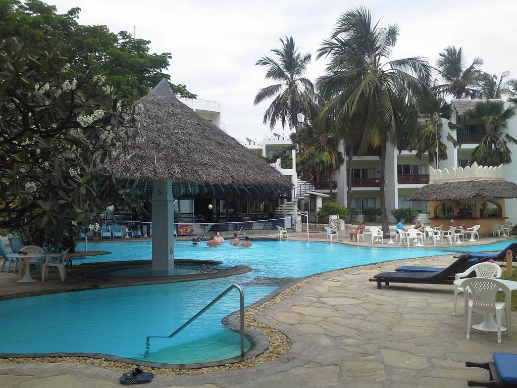 Фото готелю Bamburi Beach Hotel