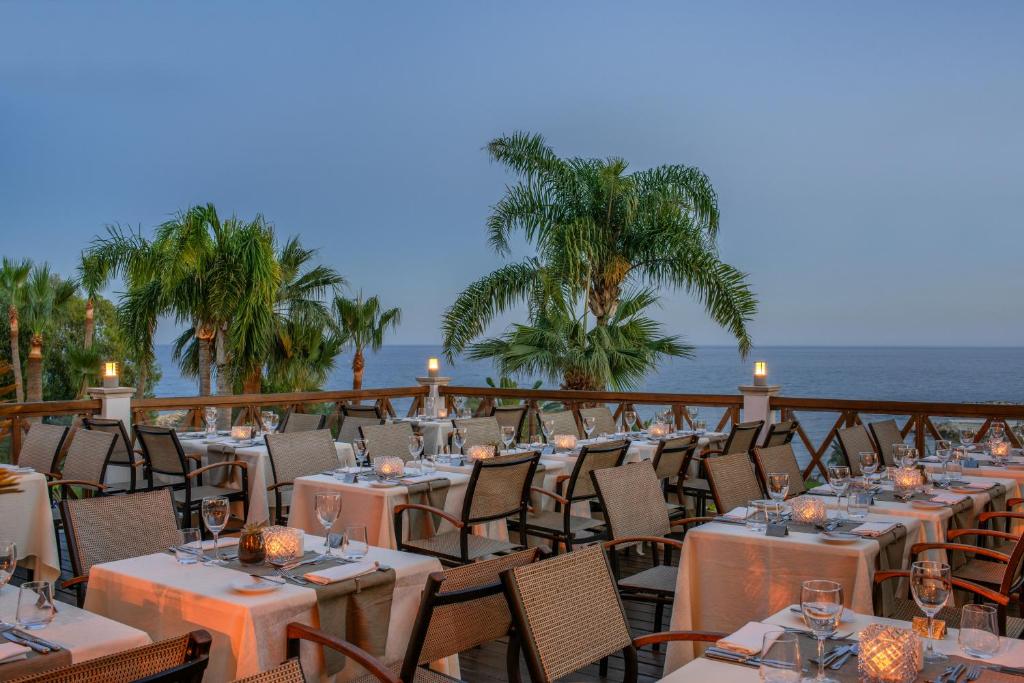 Фото готелю Mediterranean Beach Hotel