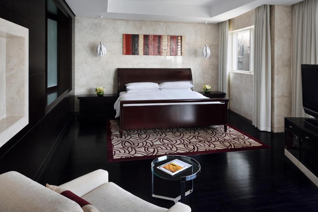 Dubai (city), Dubai Marriott Harbour Hotel & Suites, 4