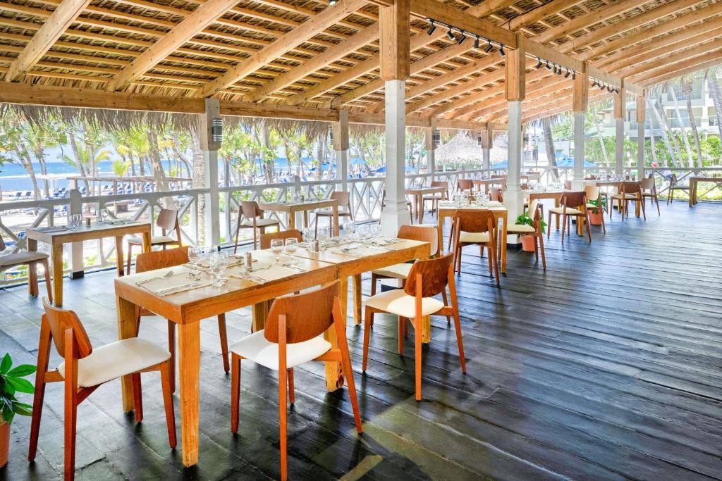 Готель, Coral Costa Caribe Resort