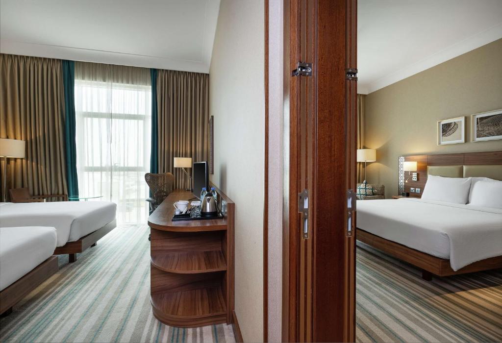 Hilton Garden Inn Dubai Al Muraqabat, photos