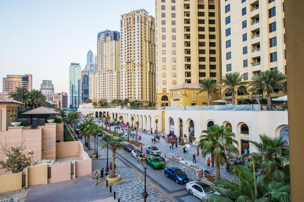 Ramada Hotel and Suites by Wyndham Dubai Jbr (ex. Hawthorn Suites), Дубай (пляжні готелі), ОАЕ, фотографії турів