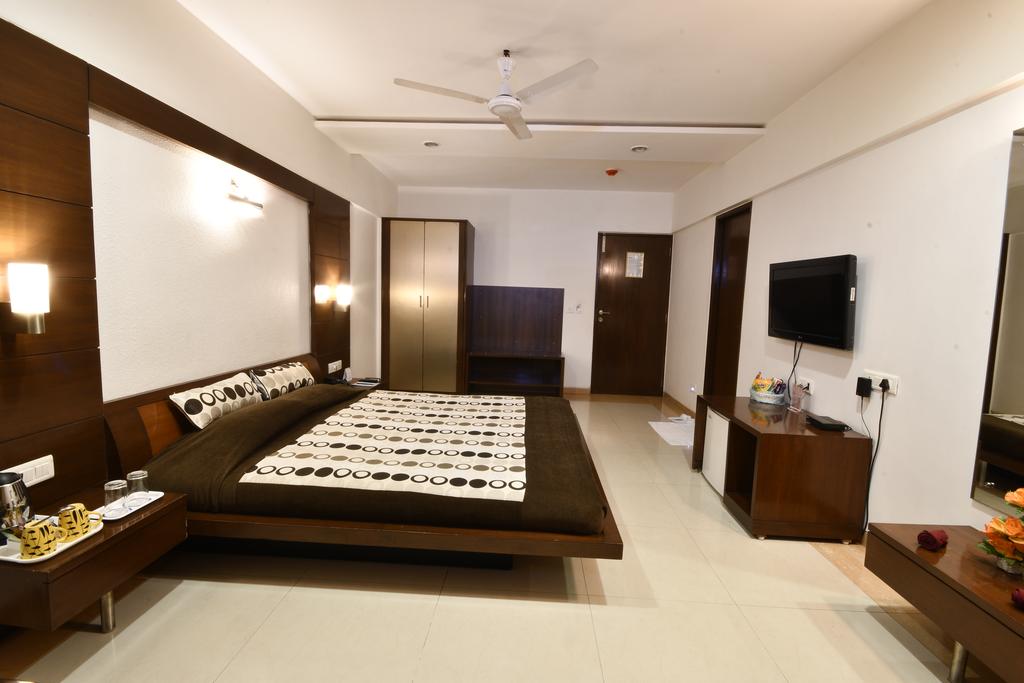 Platinum Residency Hotel, Индия, Ахмадабад, туры, фото и отзывы