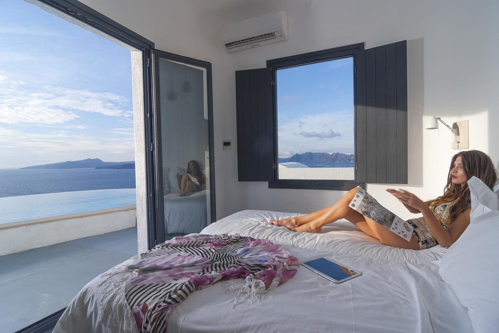 Ціни в готелі Ambassador Santorini Luxury Villas & Suites