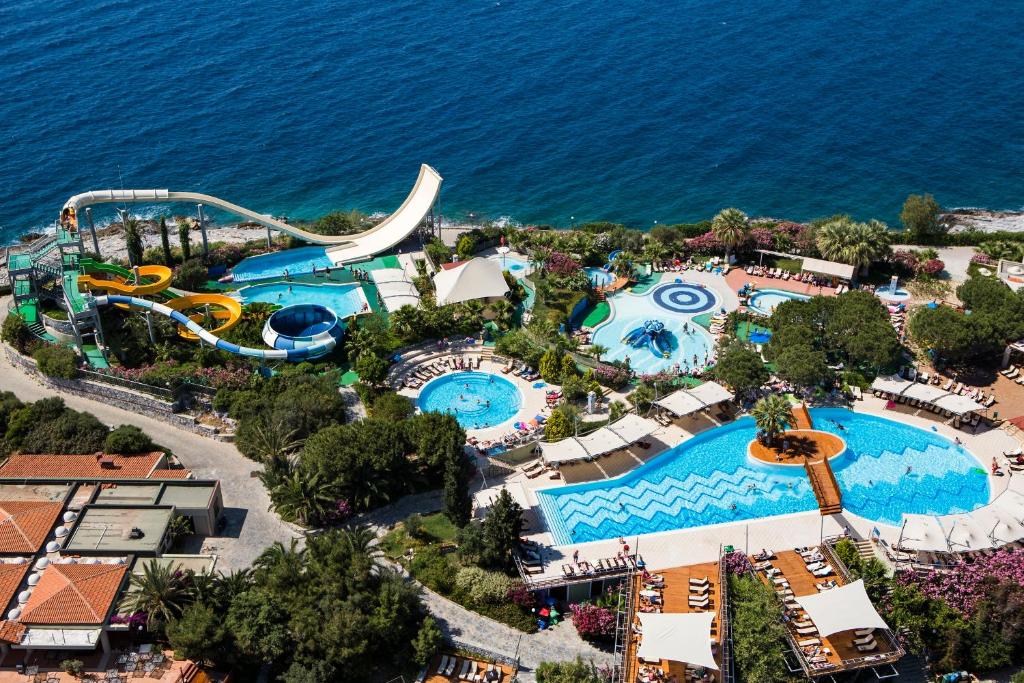 Отдых в отеле Pine Bay Holiday Resort Кушадасы Турция