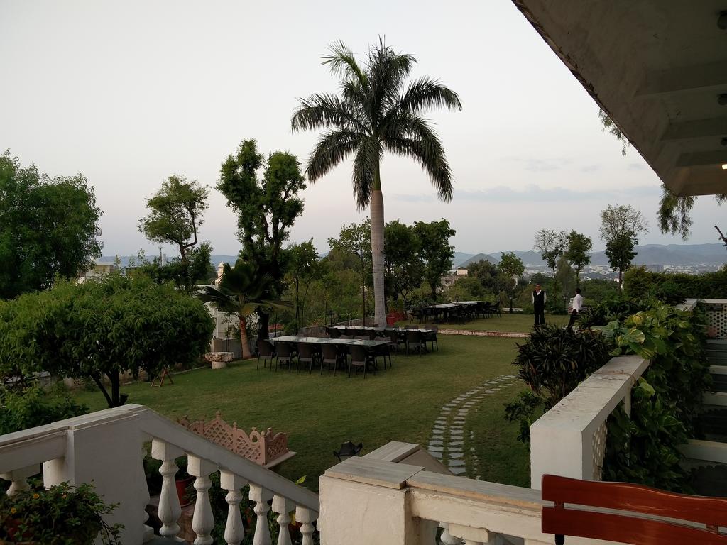Отдых в отеле Hilltop Palace Удайпур