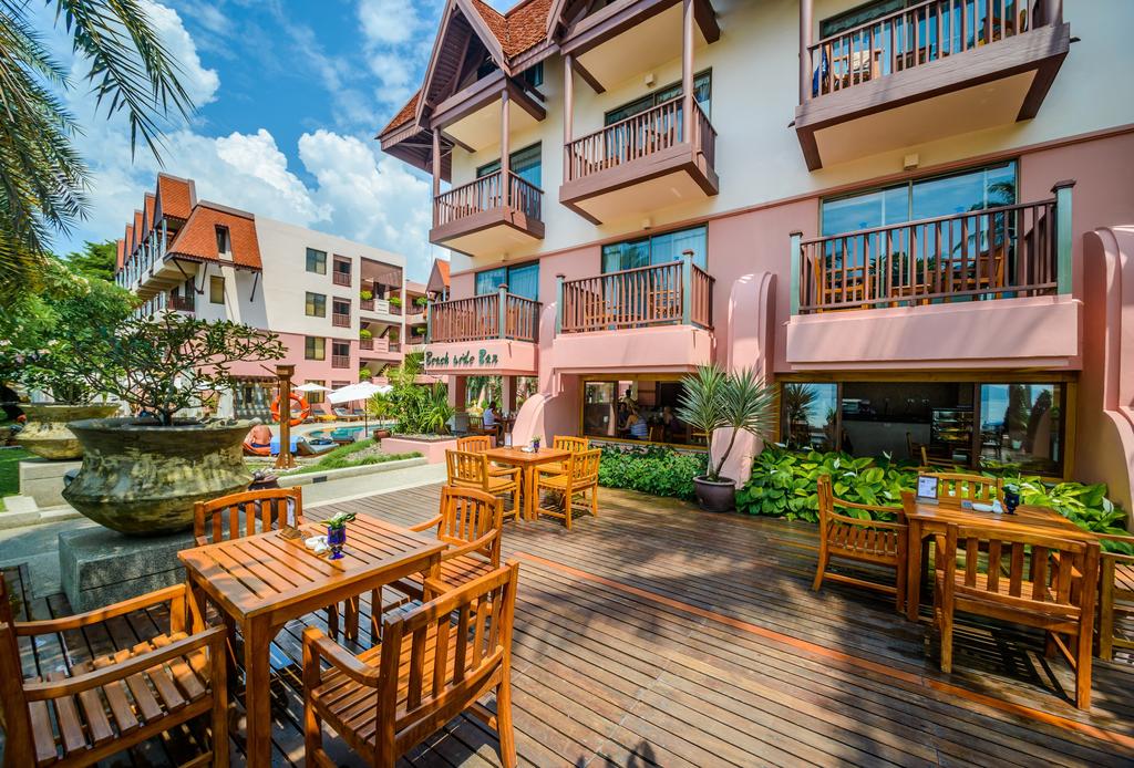 Ціни в готелі Sea View Patong Hotel