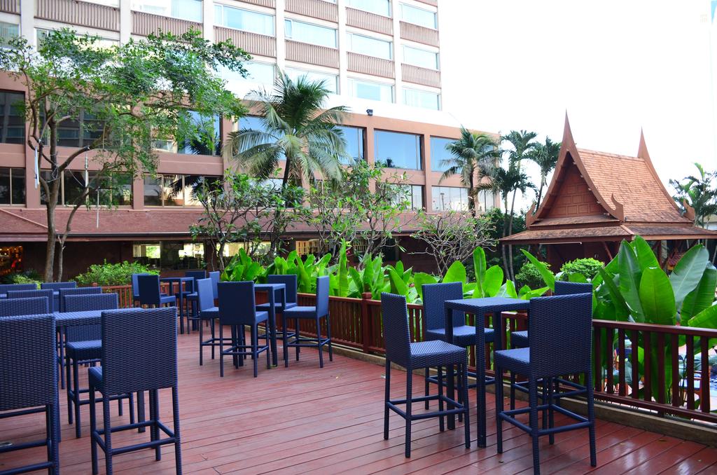 Цены в отеле Ramada Plaza Bangkok Menam Riverside