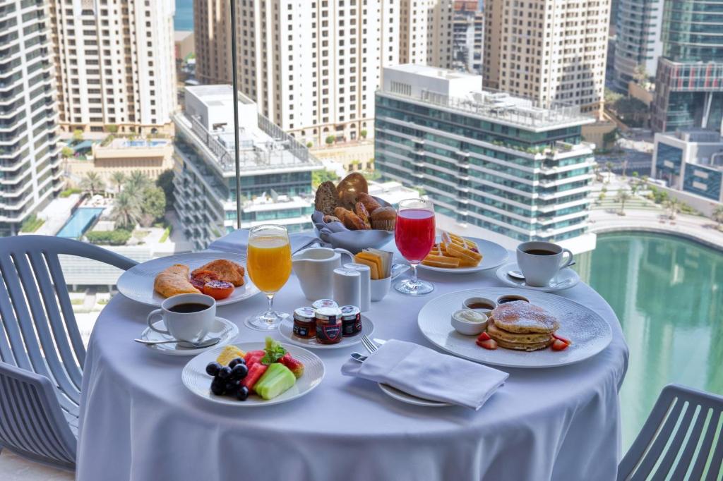 Hotel guest reviews Crowne Plaza Dubai Marina