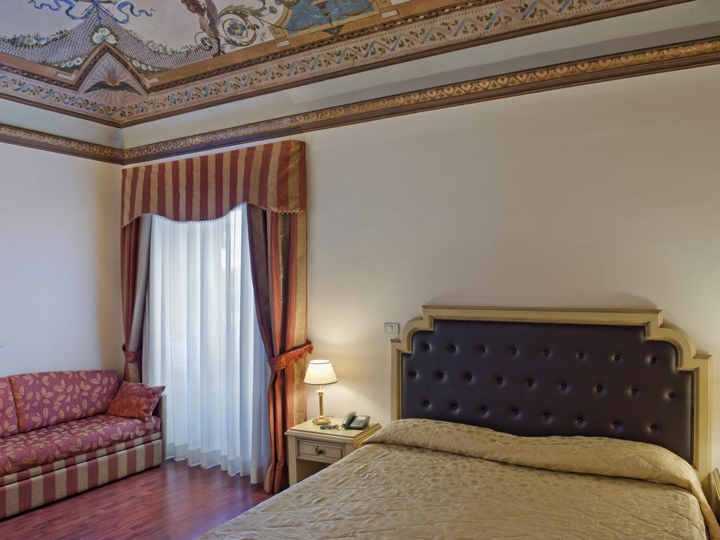 Włochy Manganelli Palace