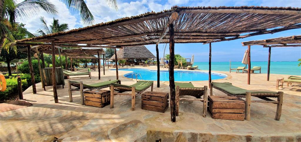 Reef & Beach Resort, Танзания