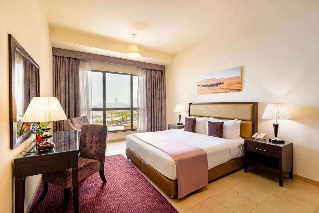 Roda Amwaj Suites Jumeirah Beach Residence photos of tourists