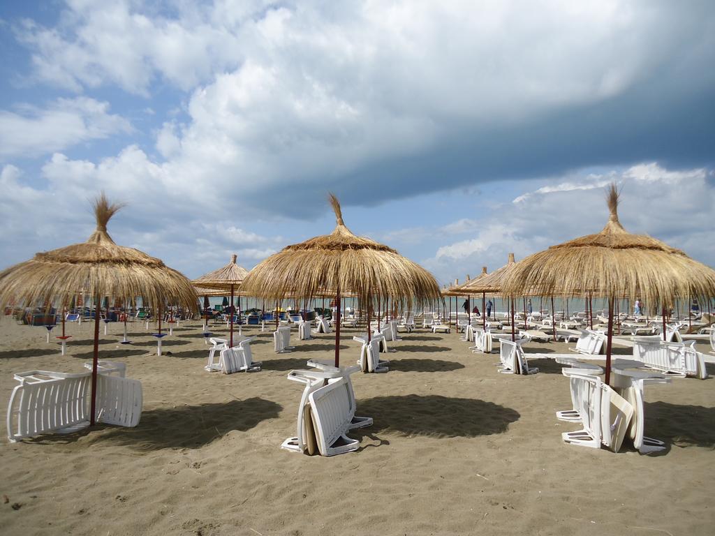 Відпочинок в готелі Sandy Beach Resort Дуррес Албанія