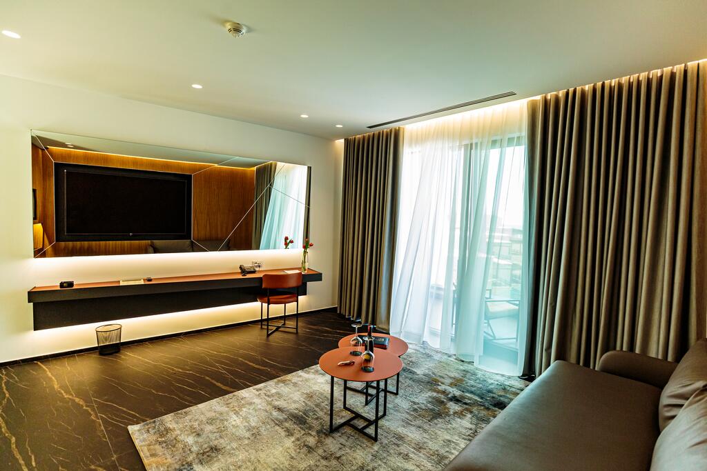 Marina Bay Luxury Resort & Spa, Влёра