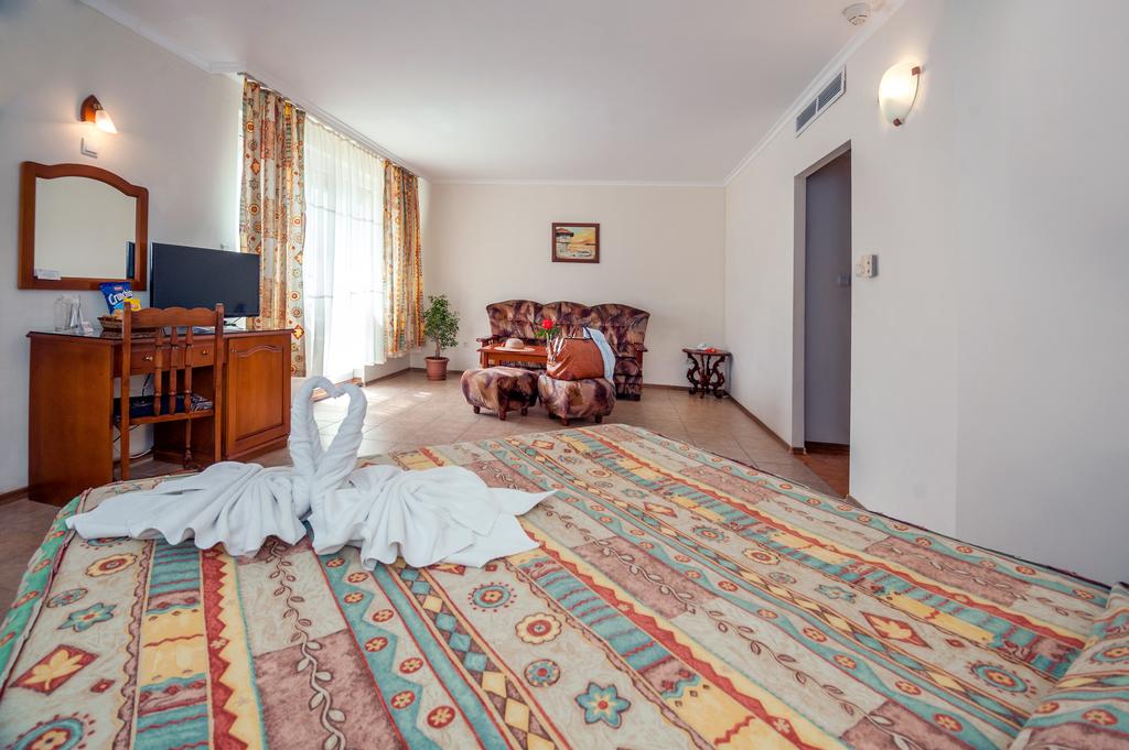 Тури в готель Villa List Созополь Болгарія