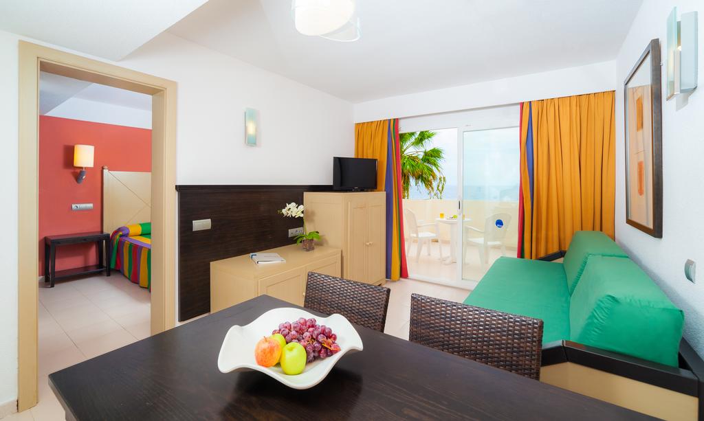 Wakacje hotelowe Blau Punta Reina Resort (Apartments)