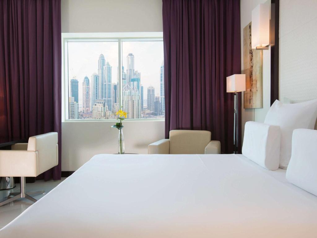 Отель, Pullman Dubai Jumeirah Lakes Towers
