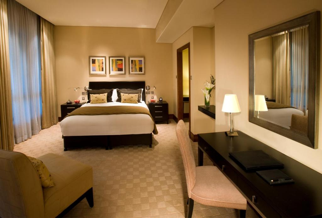 Фото отеля Shangri-La Hotel Apartments Qaryat Al Beri
