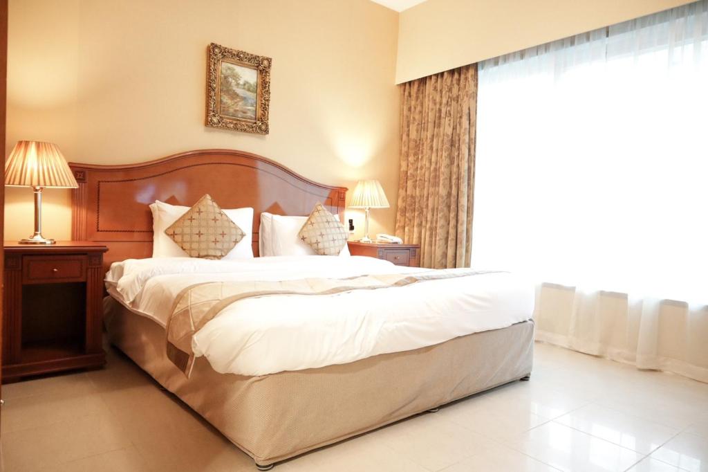 ОАЕ Royal Concorde Hotel & Suites Dubai