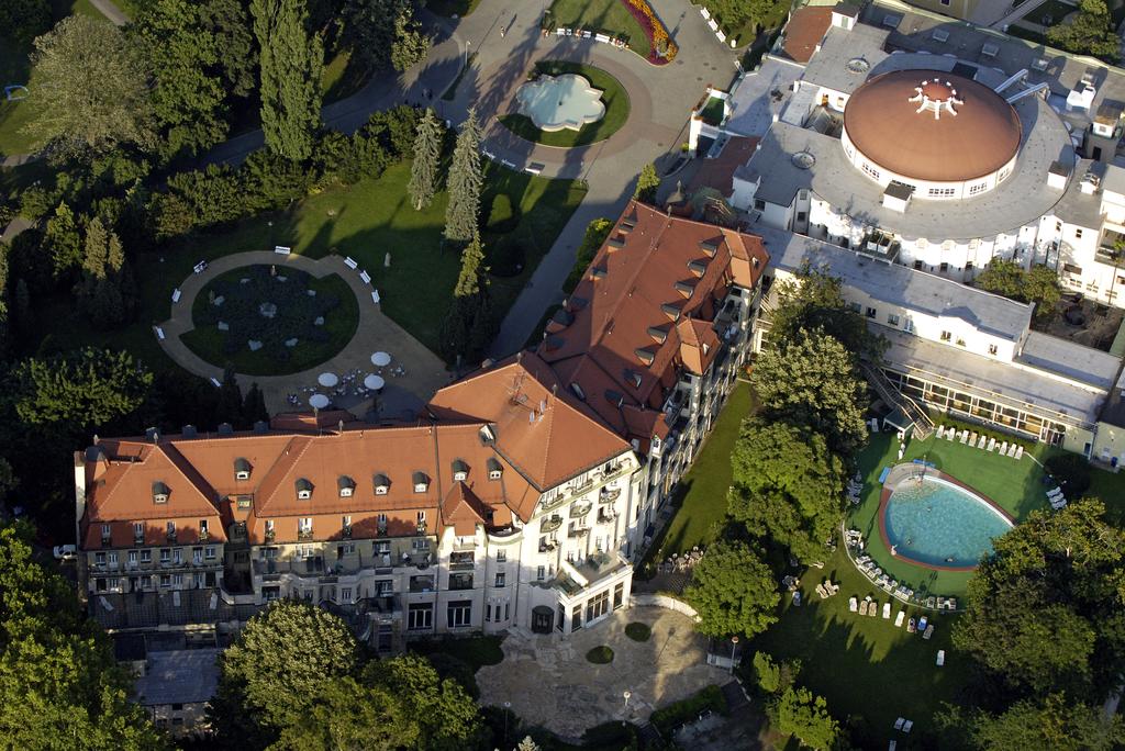 Відпочинок в готелі Ensana Thermia Palace (ex. Danubius Health Spa Resort Thermia Palace)