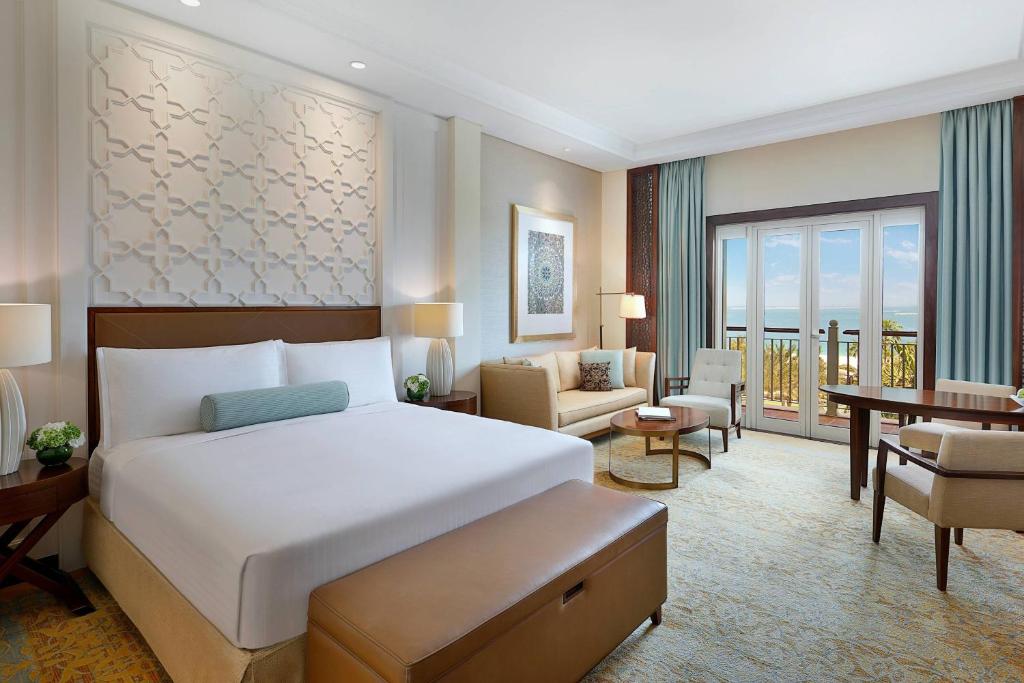 Отель, Дубай (пляжные отели), ОАЭ, The Ritz-Carlton Dubai