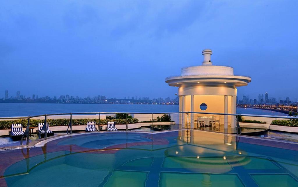 Hotel Marine Plaza, Мумбаи цены