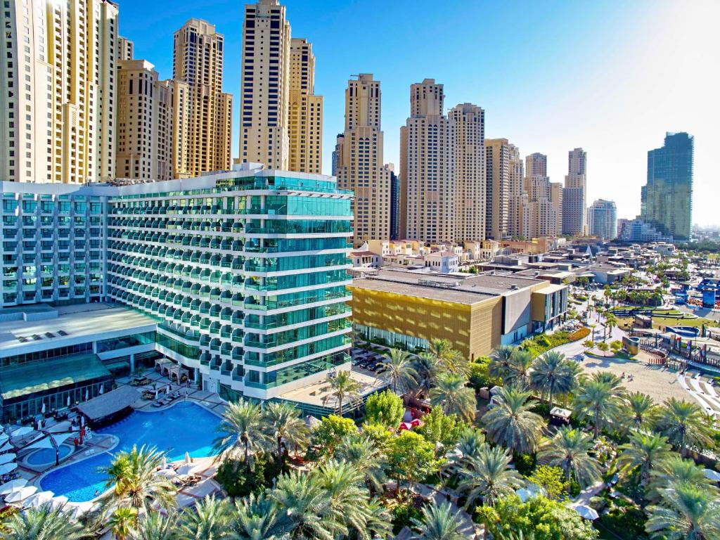 Hilton Dubai Jumeirah photos of tourists