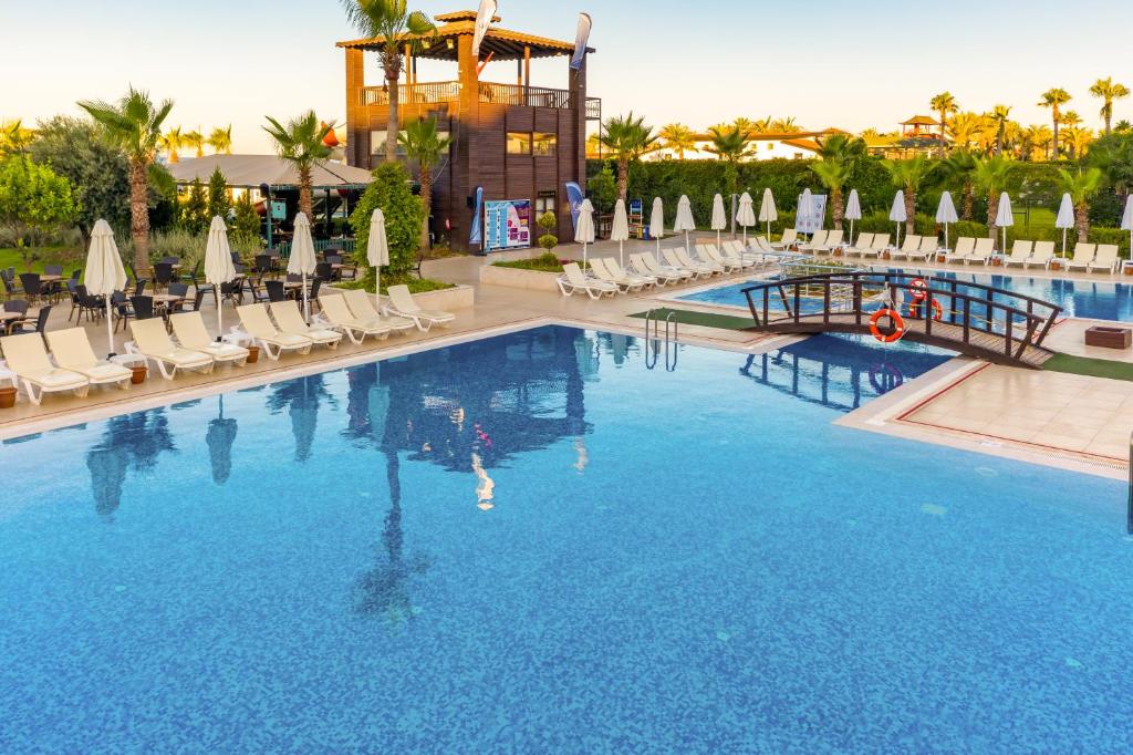 Готель, 5, Fun & Sun Life Belek (ex. Novia Dionis Resort & Spa, Arma's Life Belek)