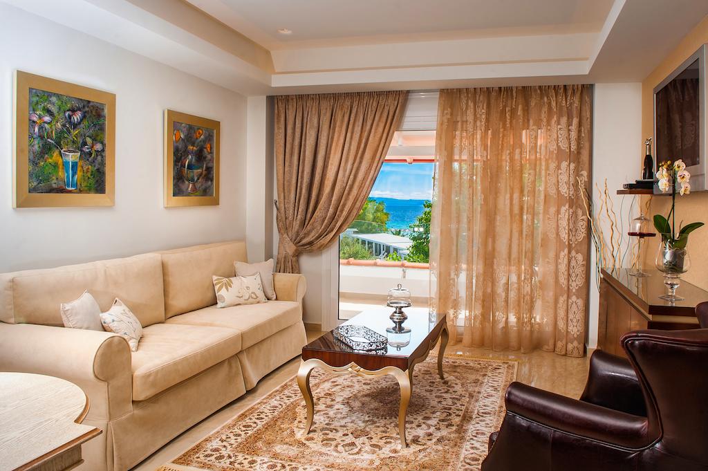 Reviews of tourists Antigoni Beach Hotel & Suites